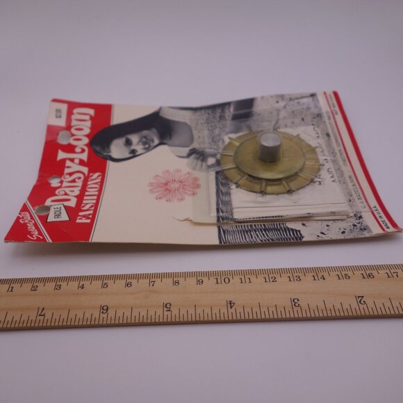 Vintage Susan Bates Daisy-Loom Fashions with Directions & Original Packaging - Picture 10 of 11